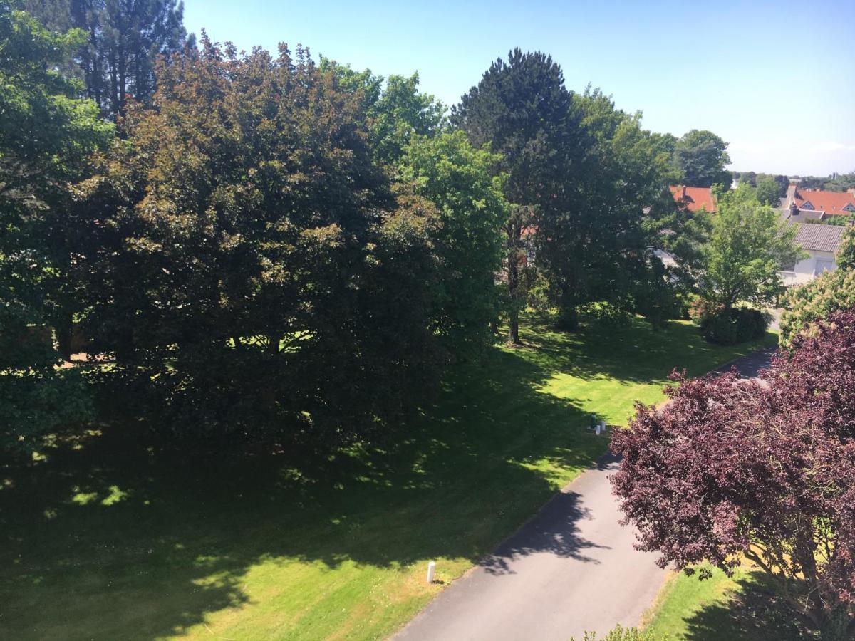 Suite Au Parc De Fresnoy Roye  Exteriör bild