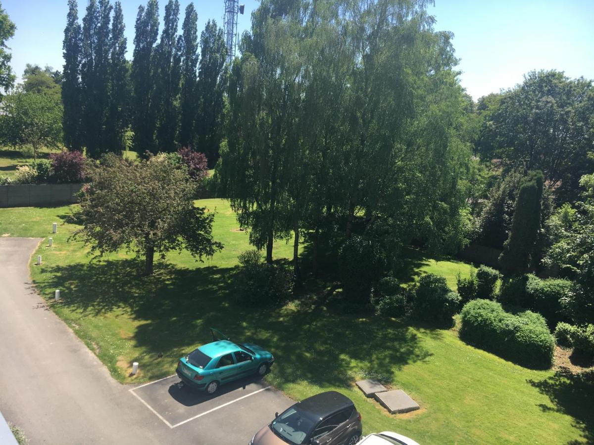 Suite Au Parc De Fresnoy Roye  Exteriör bild